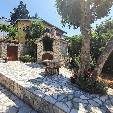 2 Bedroom Gorgeous In *